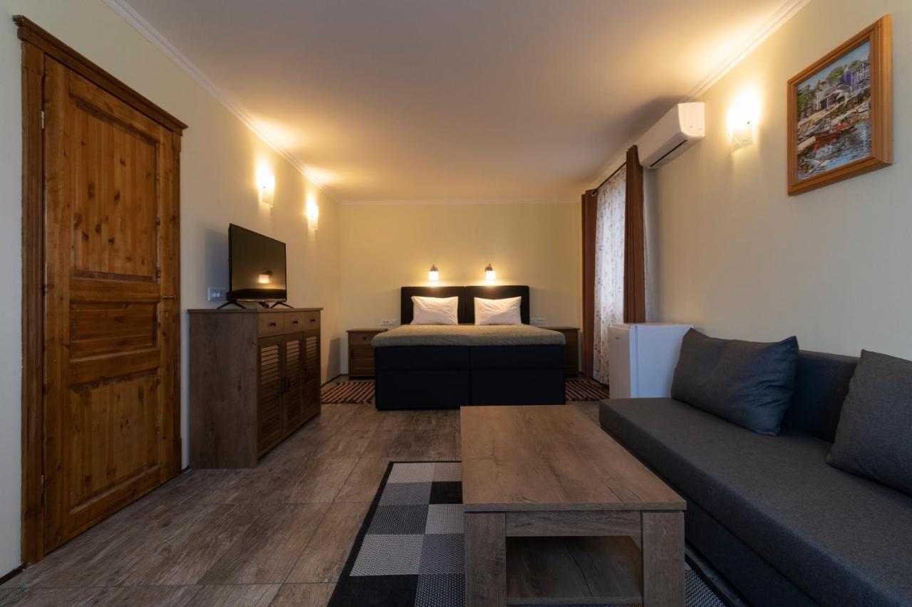 Taverna & Rooms Sutivan Luaran gambar