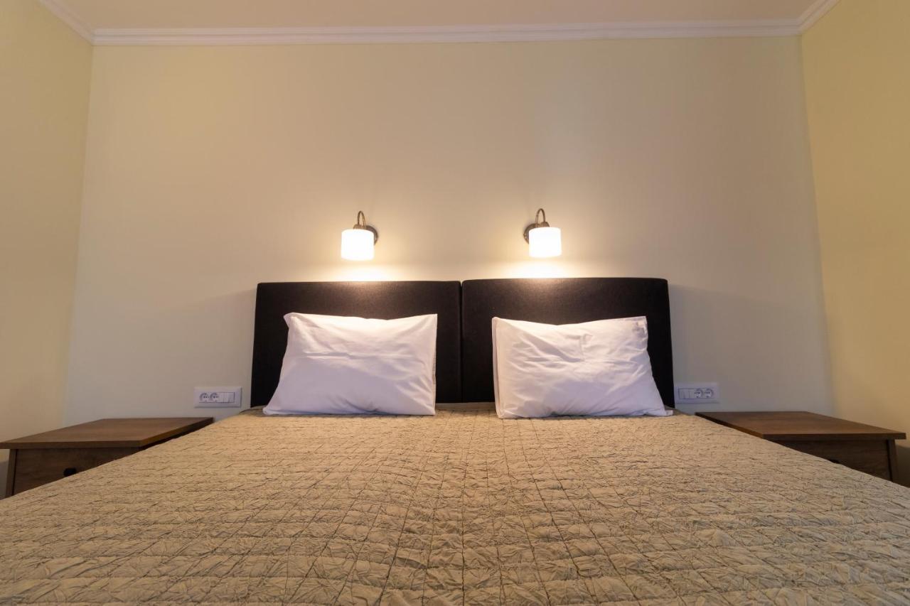 Taverna & Rooms Sutivan Luaran gambar