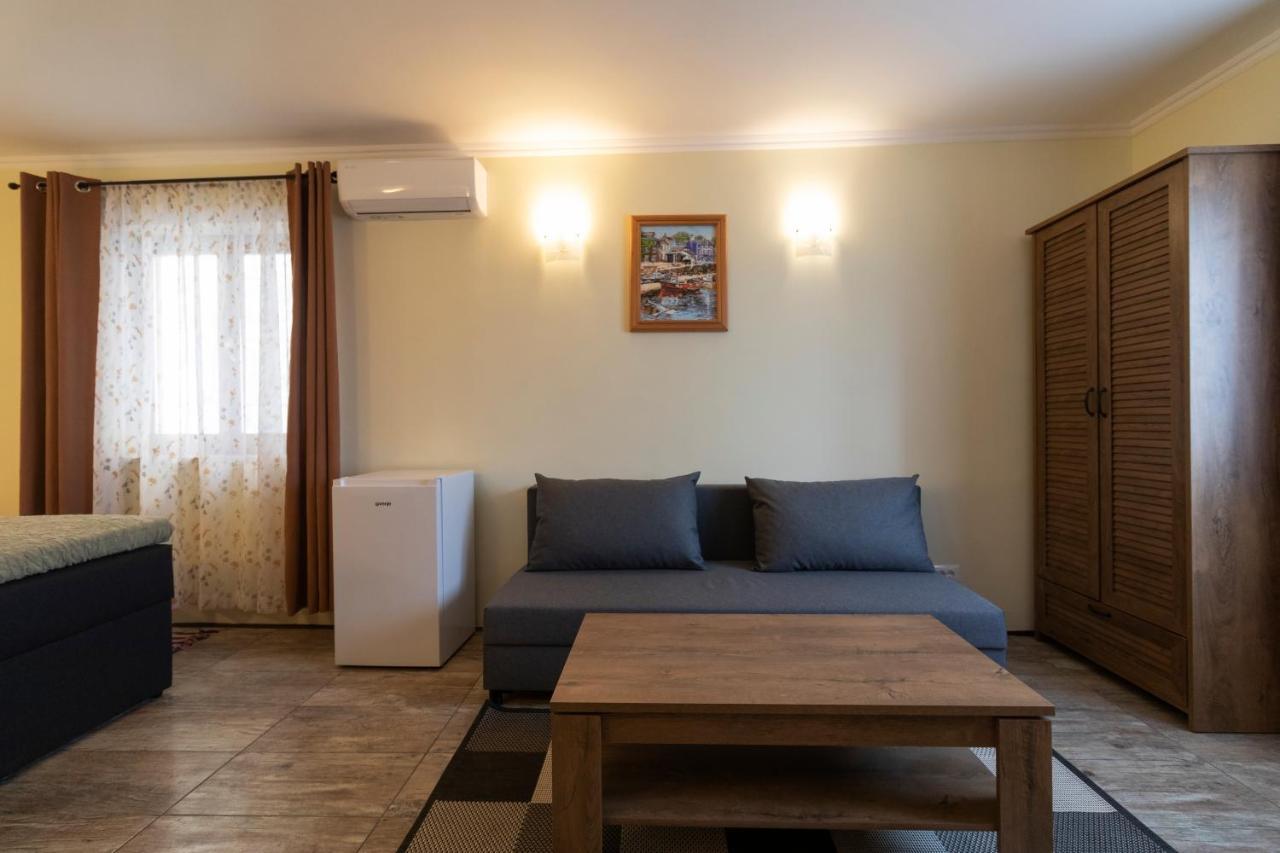 Taverna & Rooms Sutivan Luaran gambar