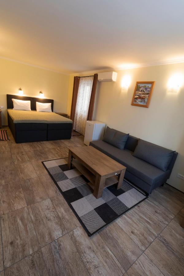 Taverna & Rooms Sutivan Luaran gambar