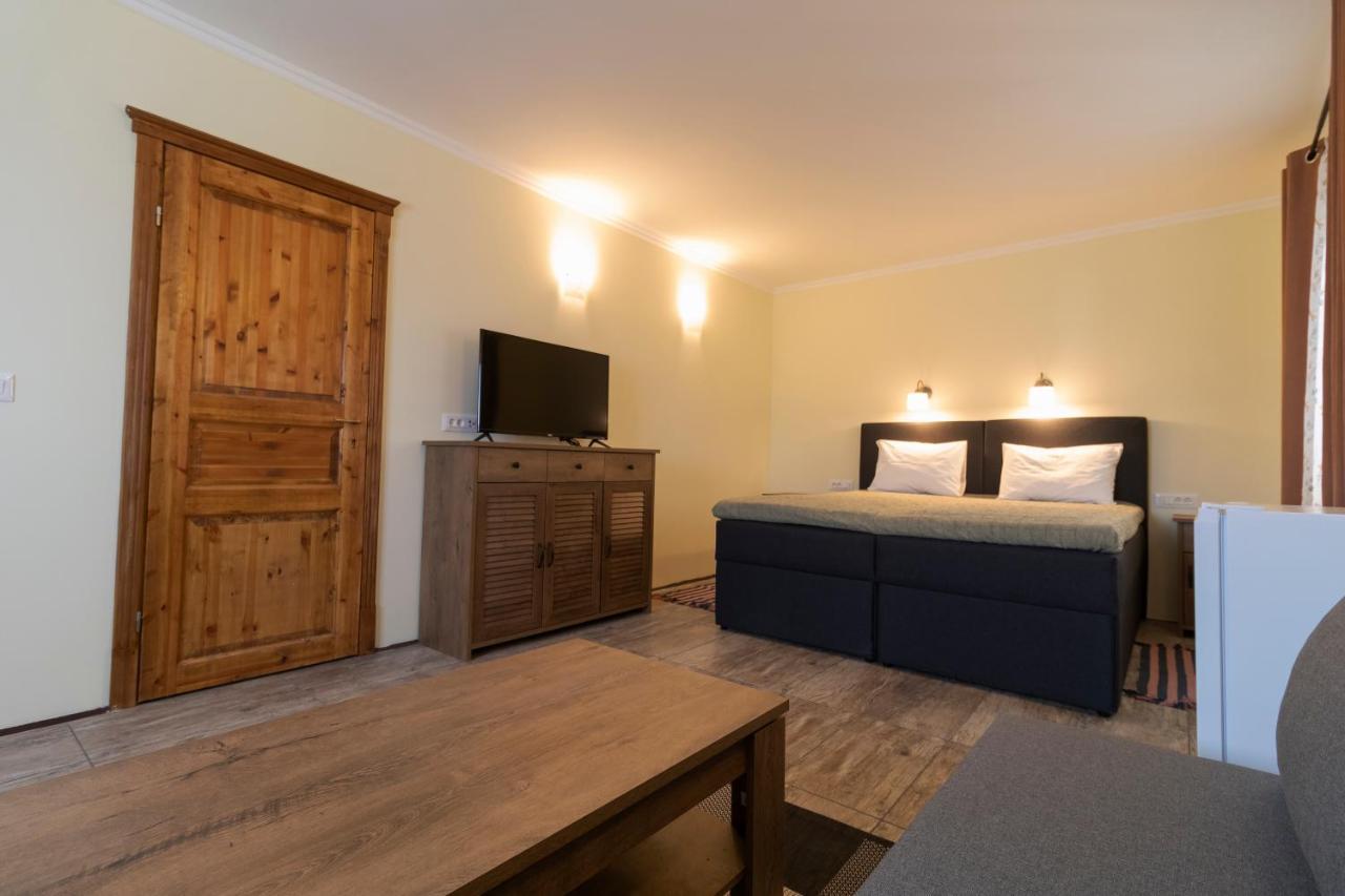 Taverna & Rooms Sutivan Luaran gambar