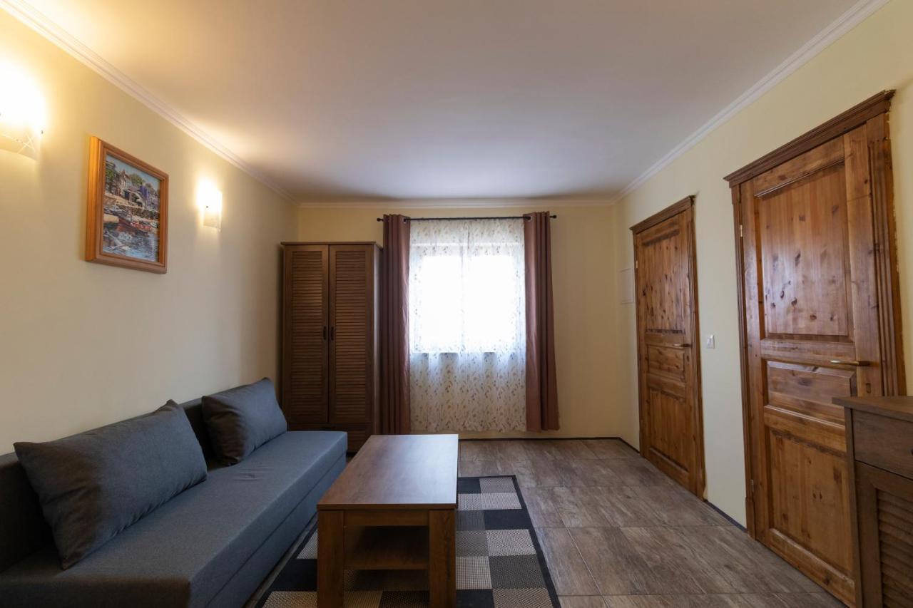 Taverna & Rooms Sutivan Luaran gambar