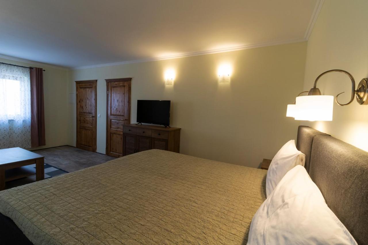 Taverna & Rooms Sutivan Luaran gambar