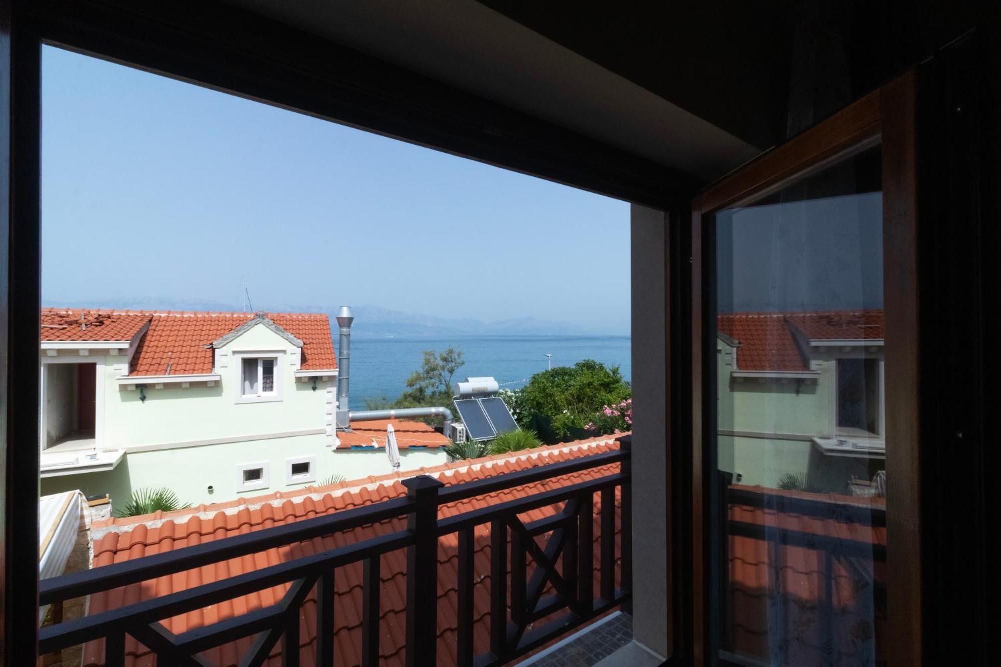Taverna & Rooms Sutivan Luaran gambar