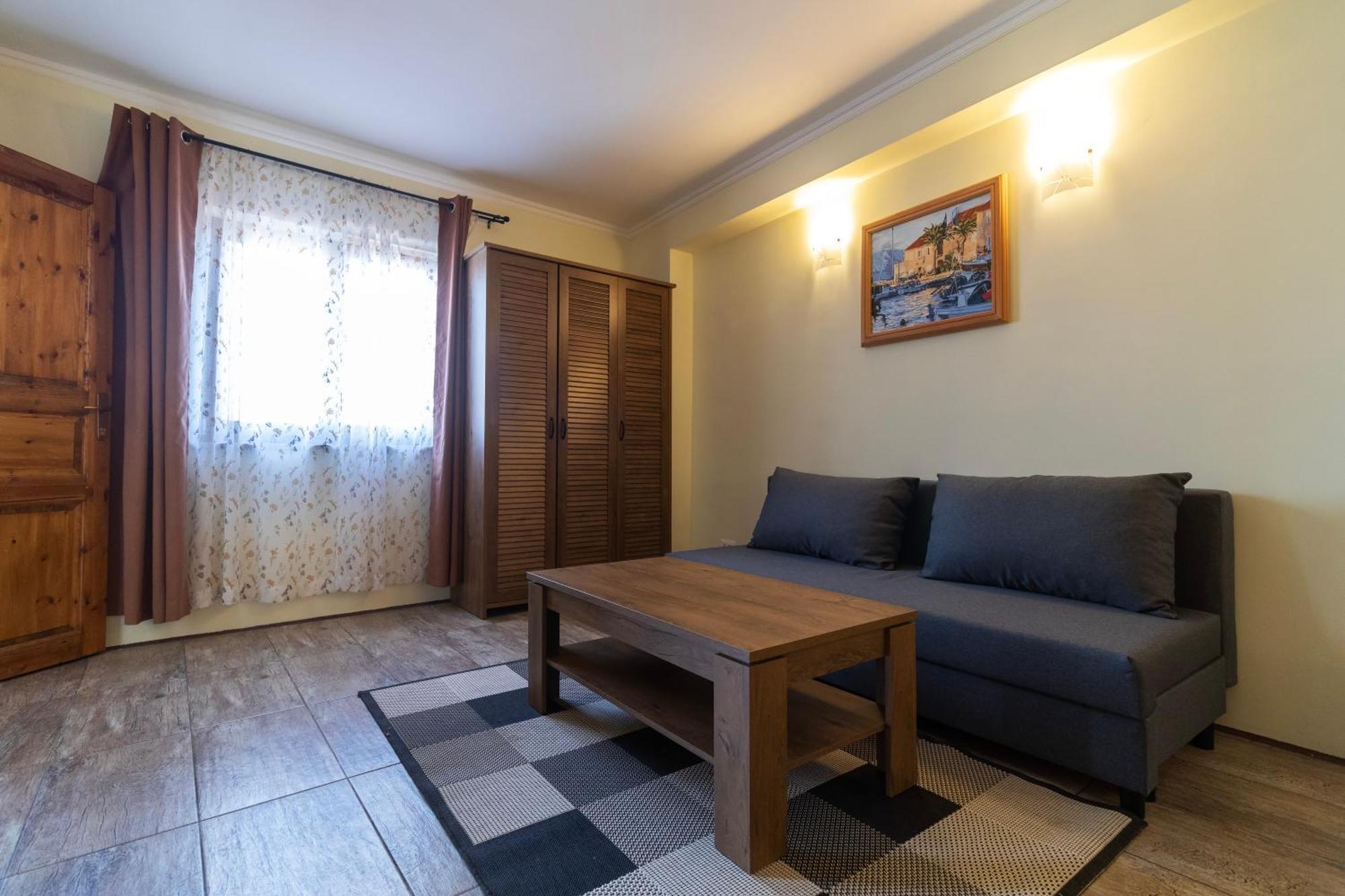 Taverna & Rooms Sutivan Luaran gambar