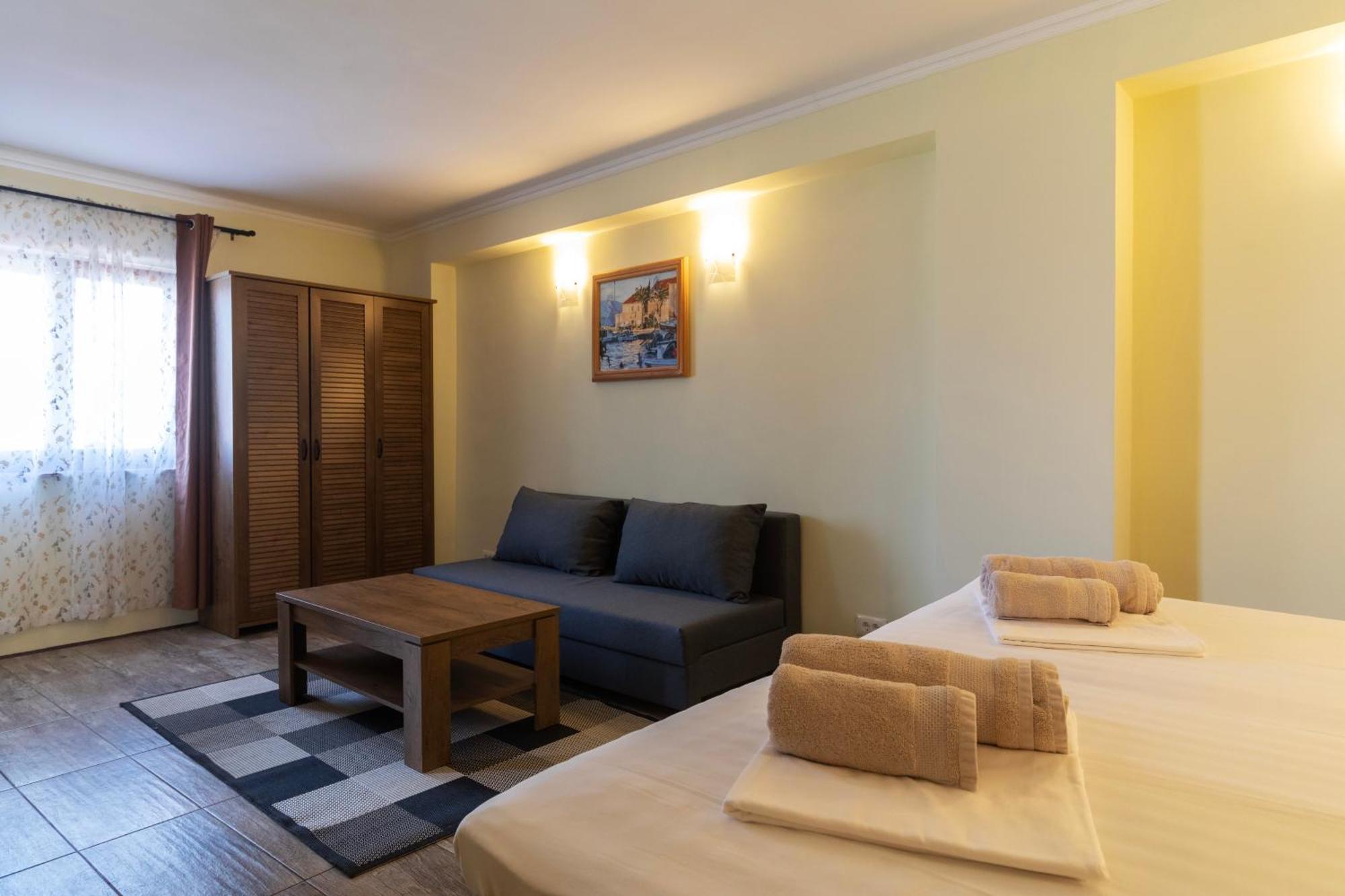 Taverna & Rooms Sutivan Luaran gambar
