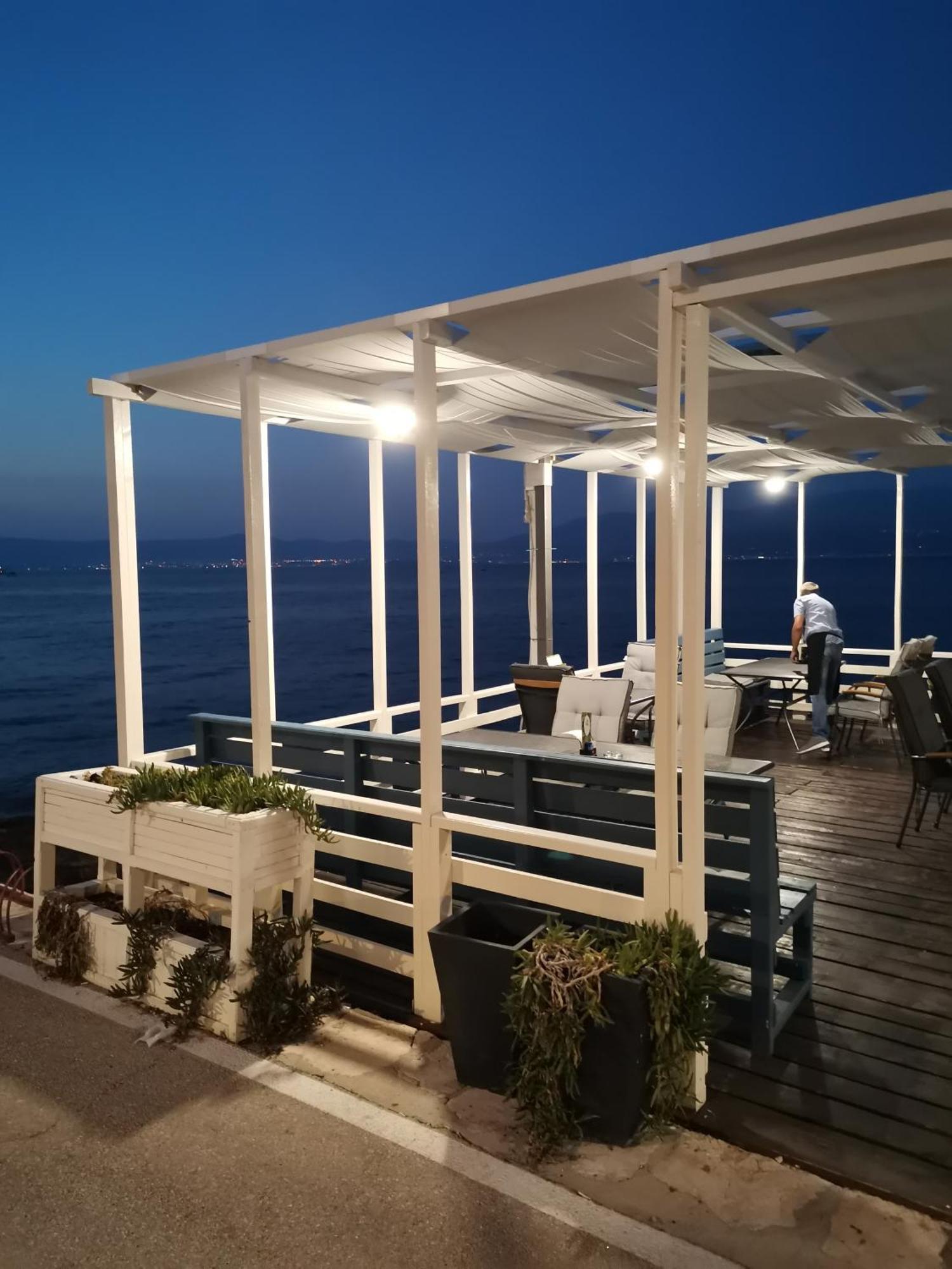 Taverna & Rooms Sutivan Luaran gambar