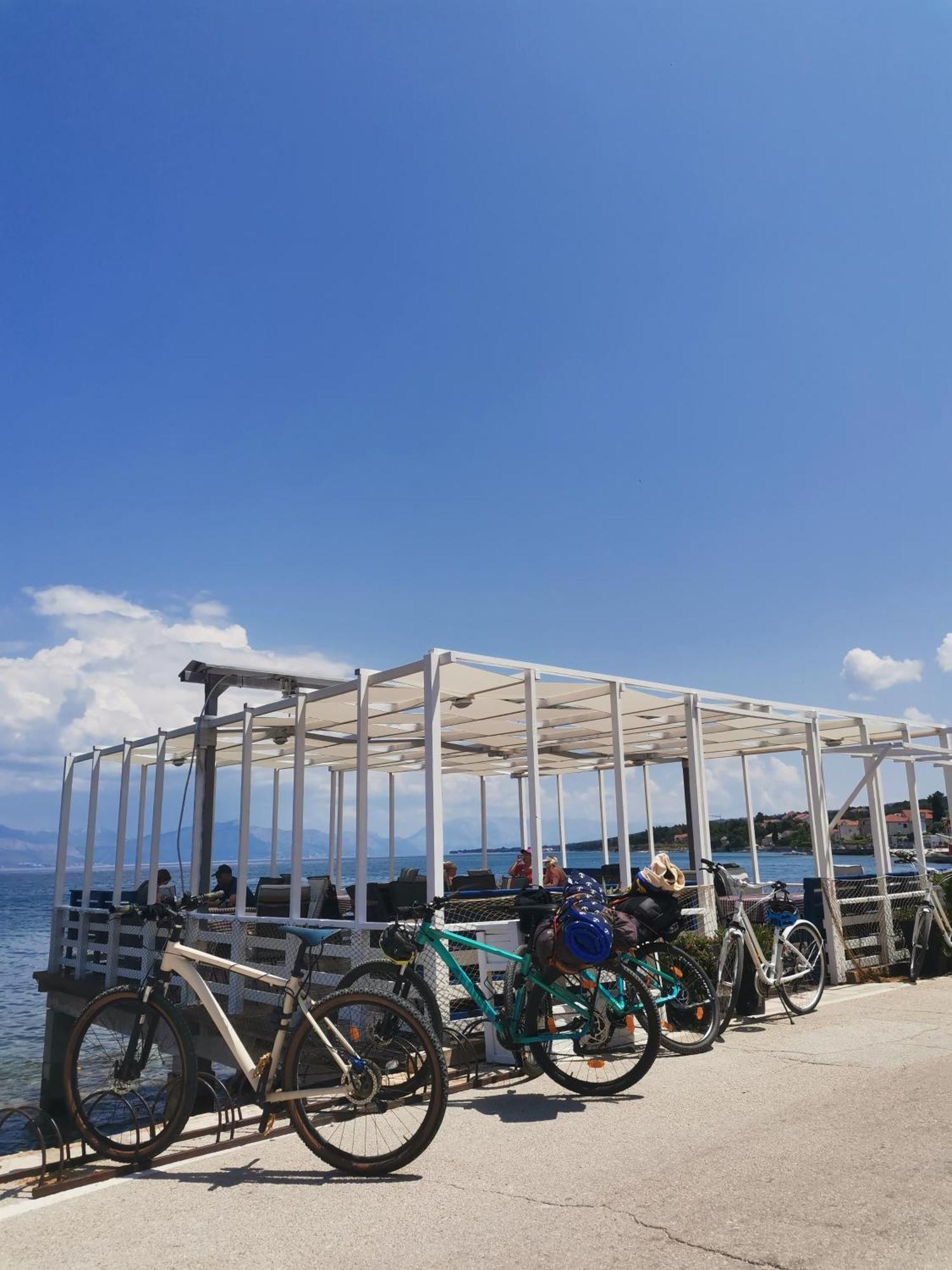 Taverna & Rooms Sutivan Luaran gambar