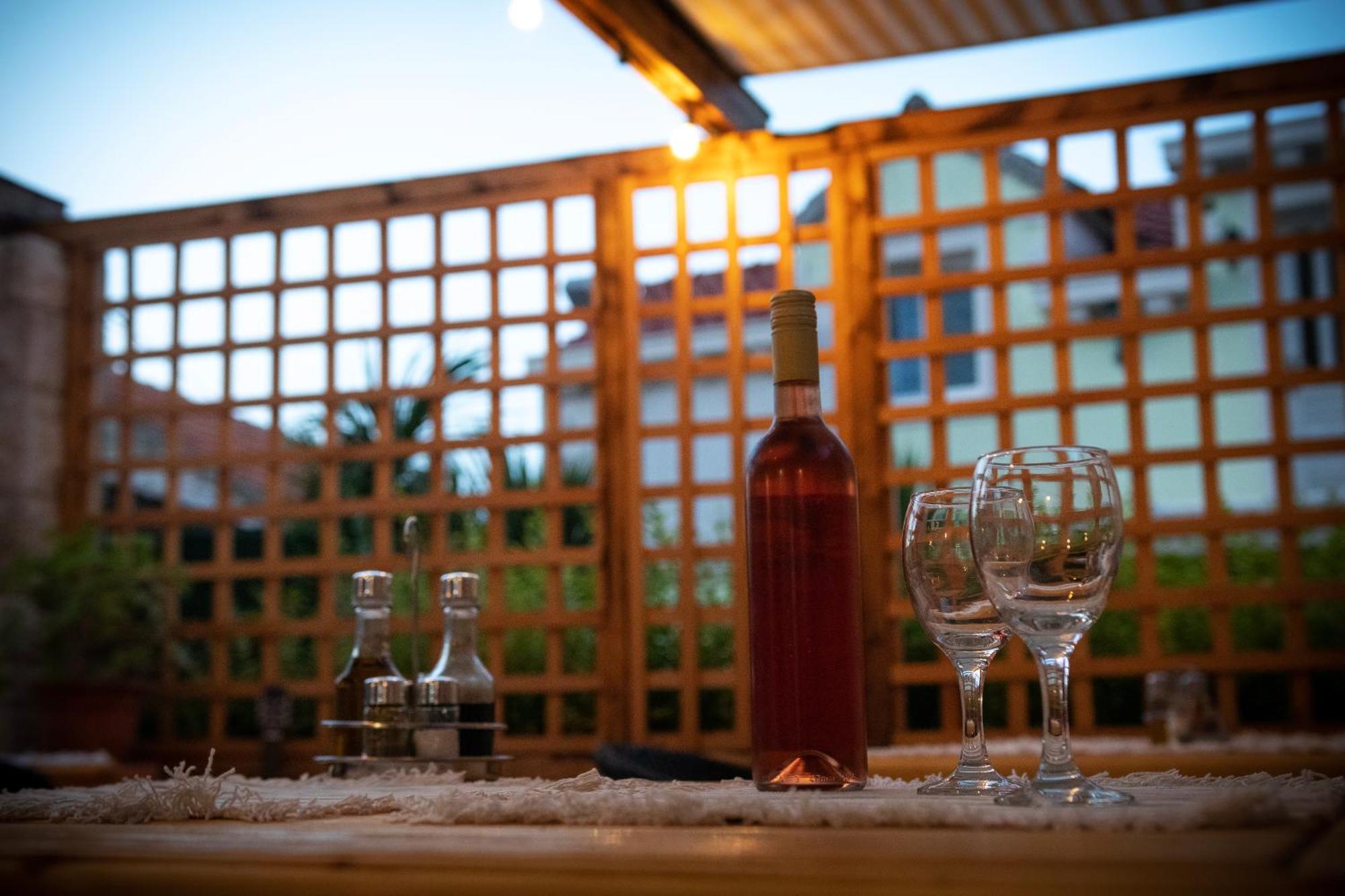 Taverna & Rooms Sutivan Luaran gambar