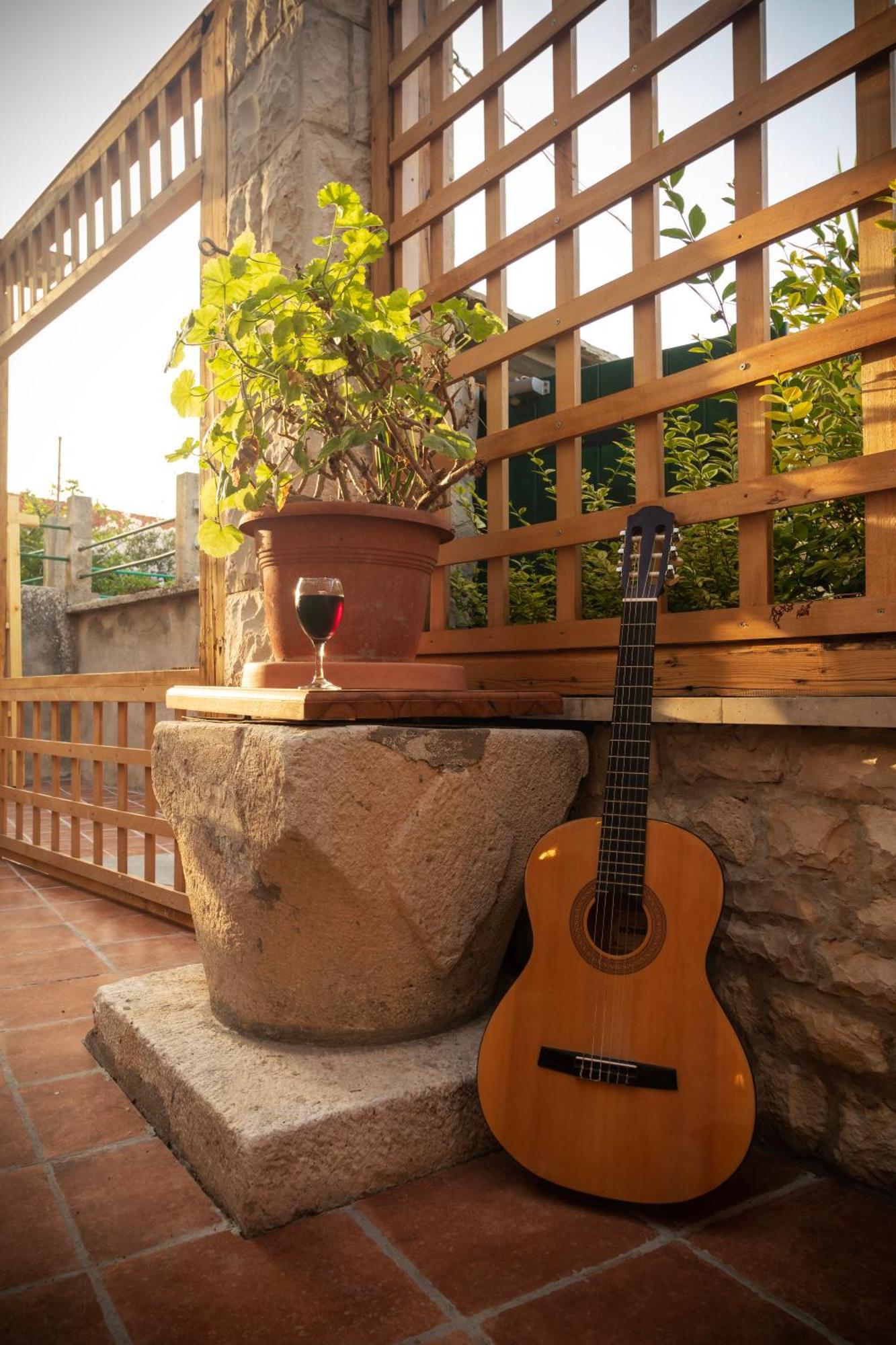 Taverna & Rooms Sutivan Luaran gambar
