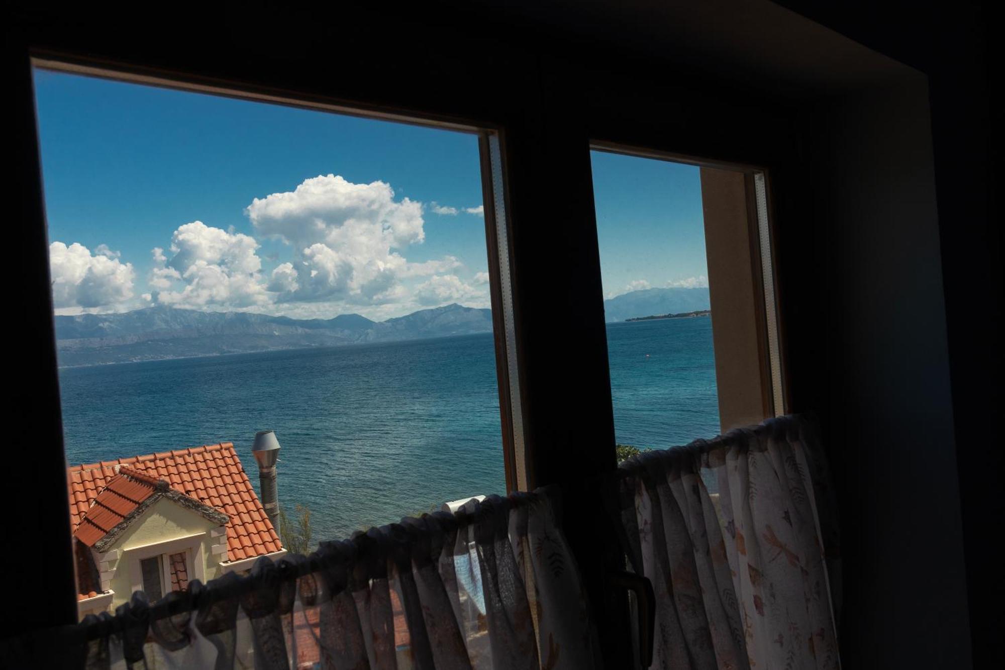 Taverna & Rooms Sutivan Luaran gambar