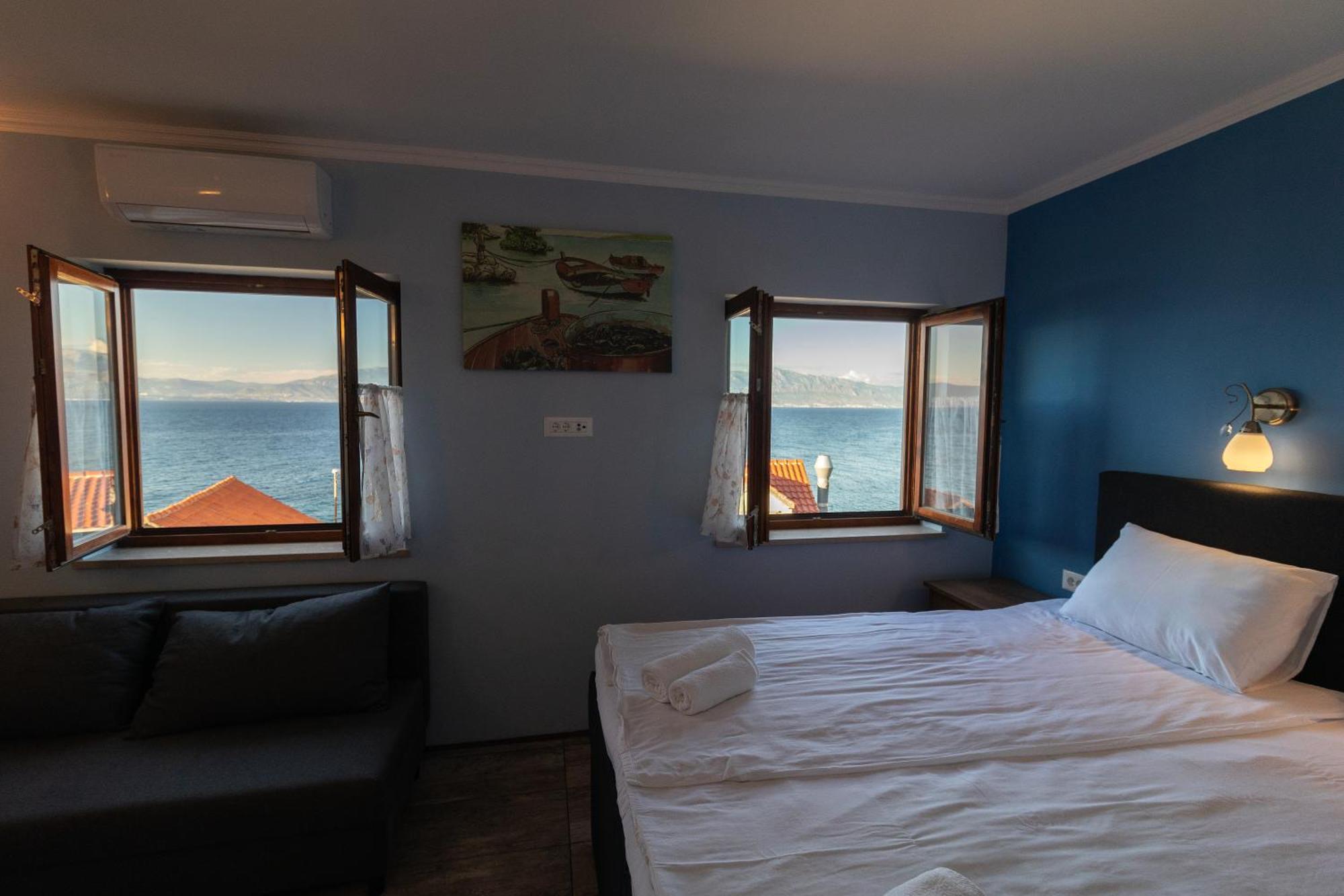 Taverna & Rooms Sutivan Luaran gambar