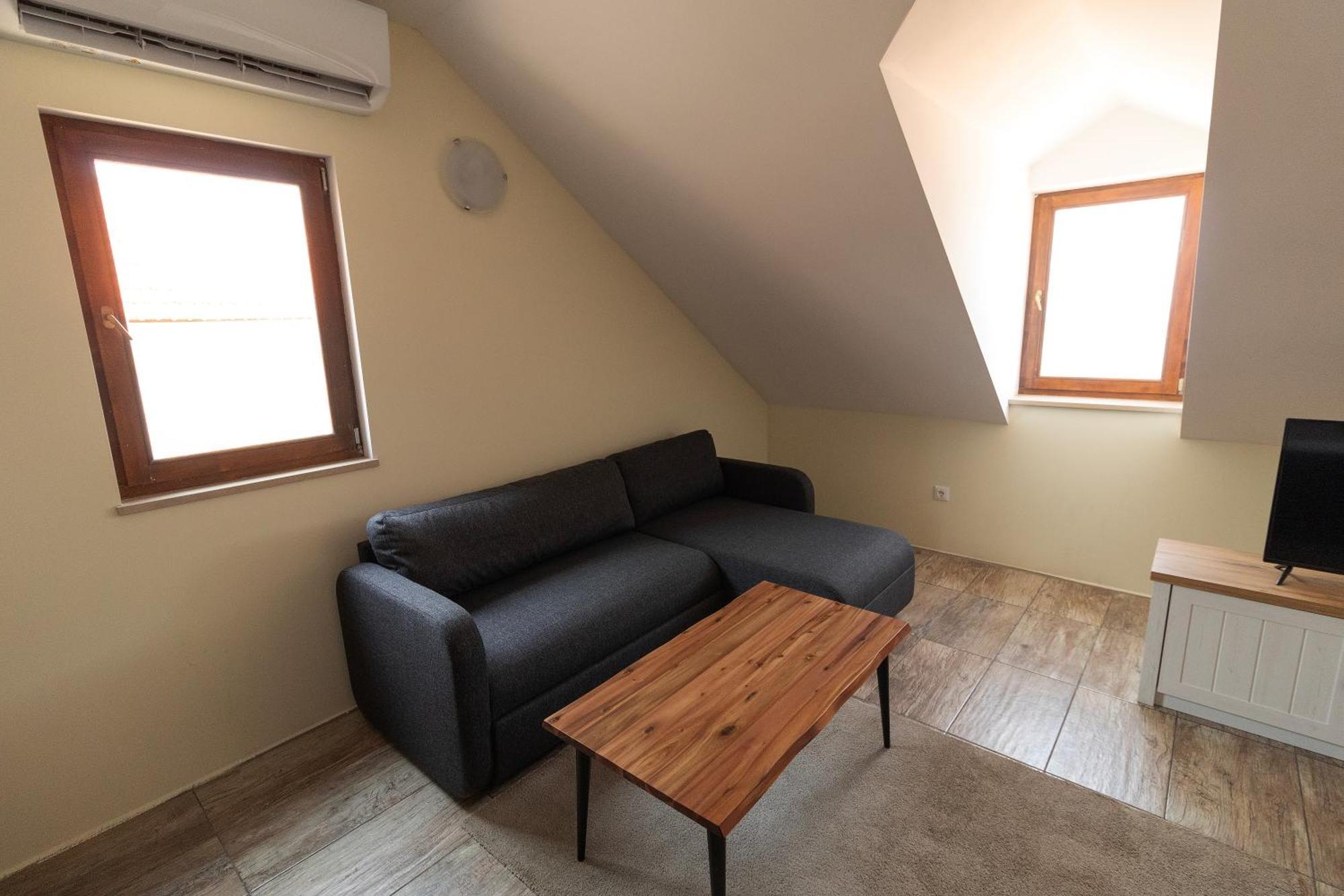 Taverna & Rooms Sutivan Luaran gambar
