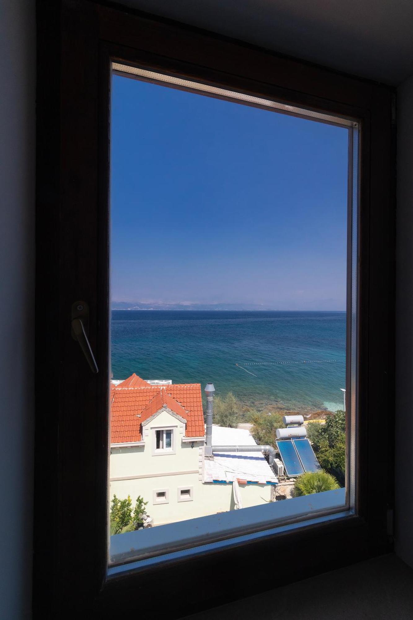 Taverna & Rooms Sutivan Luaran gambar