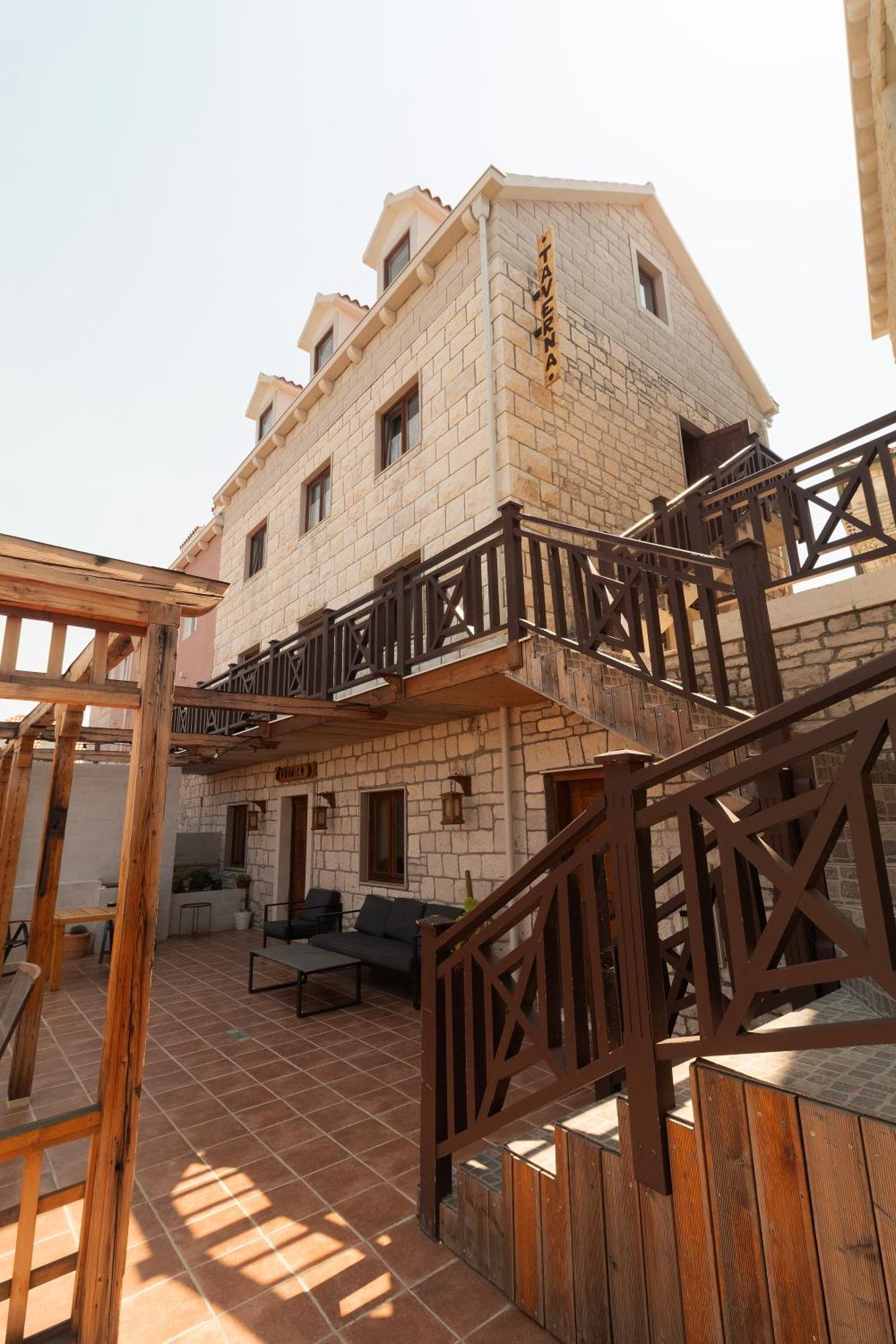 Taverna & Rooms Sutivan Luaran gambar